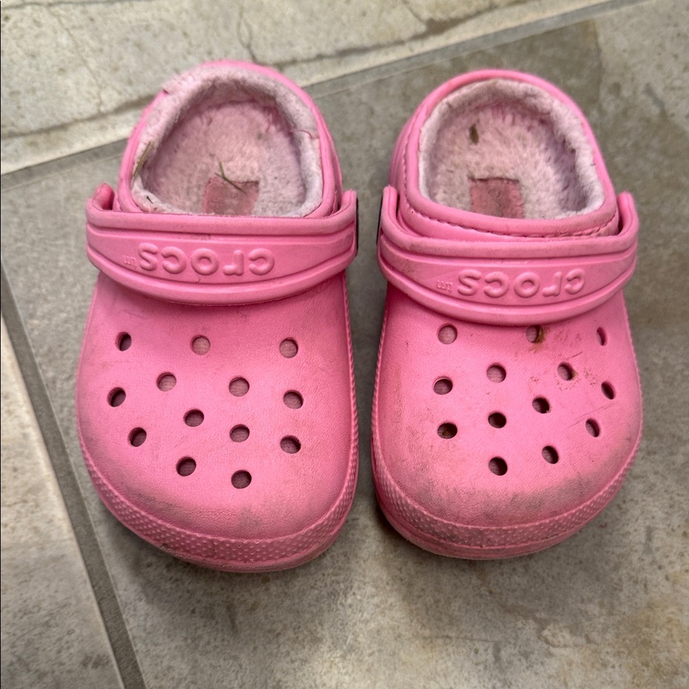 CROCS Kids Pink Cozy Slippers